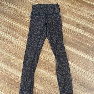 Lululemon Wunder Under 25" -- size 2